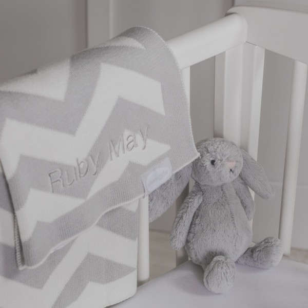 Shnuggle personalised grey and white luxury knitted baby blanket