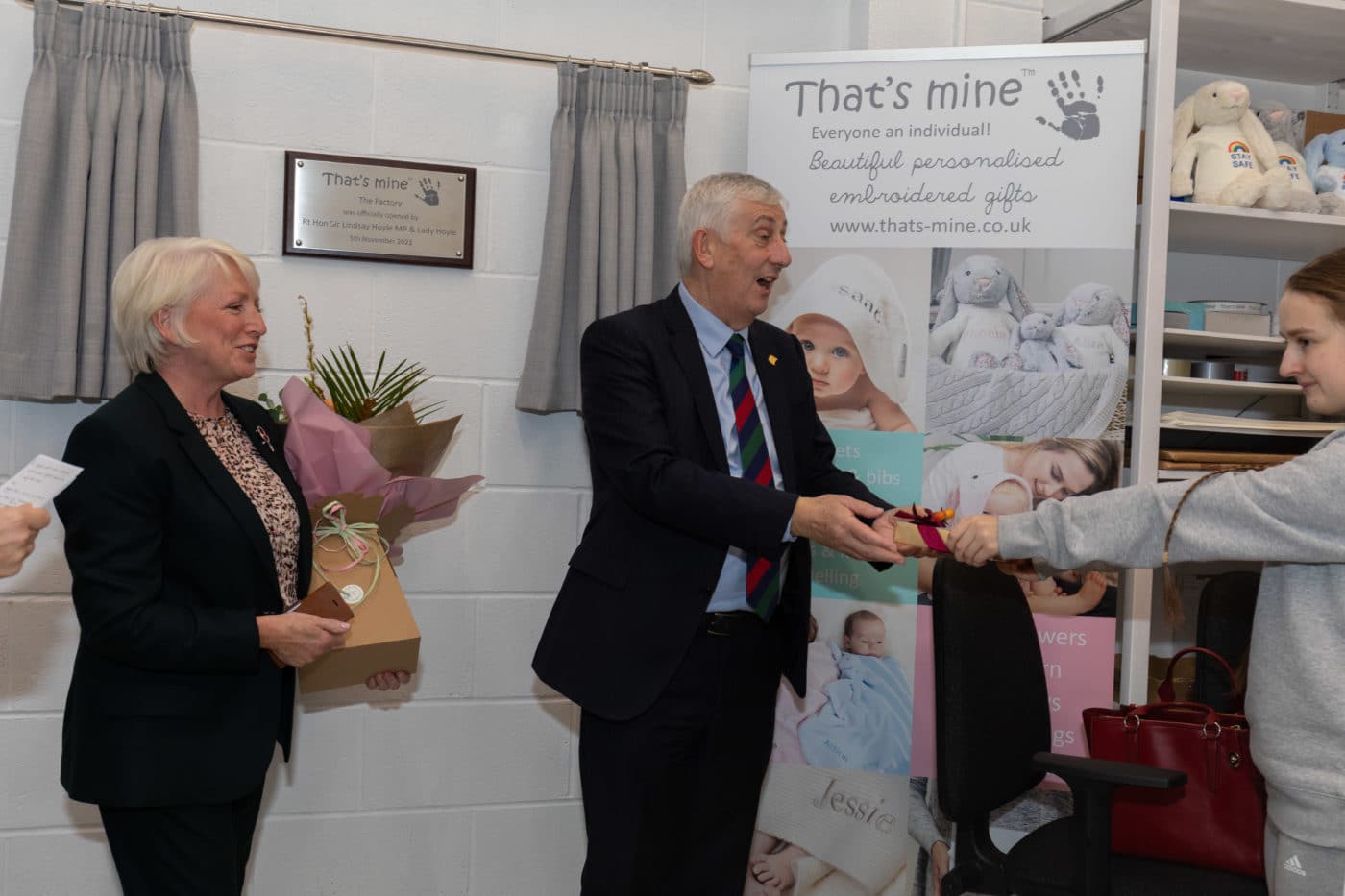 Sir Lindsay Hoyle and lady Catherine receiving gifts