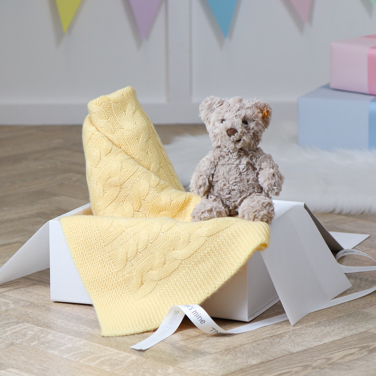 Hollyz personalised cable knit cashmere baby blanket | That's mine